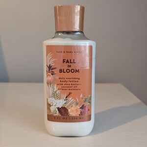 Bath & Body Works Fall in Bloom Body Lotion - White and Orange